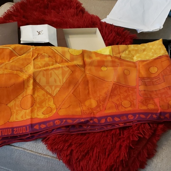 Scarf - Picture 1 of 7